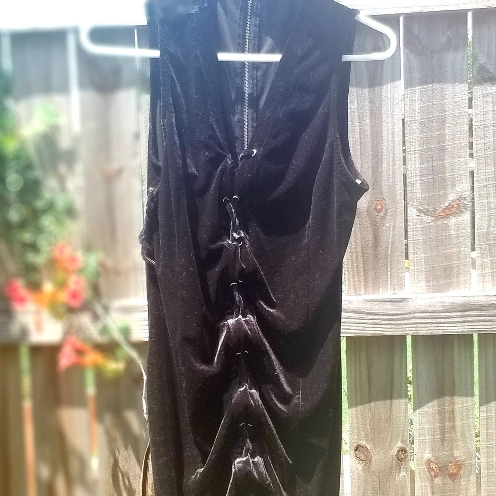 Velvet Mini Dress w Detail